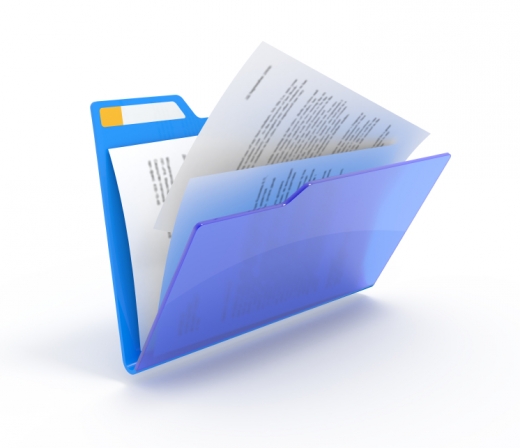 Egy kék dossziéban lapok, teleírt oldalak dokumentumok vannak
